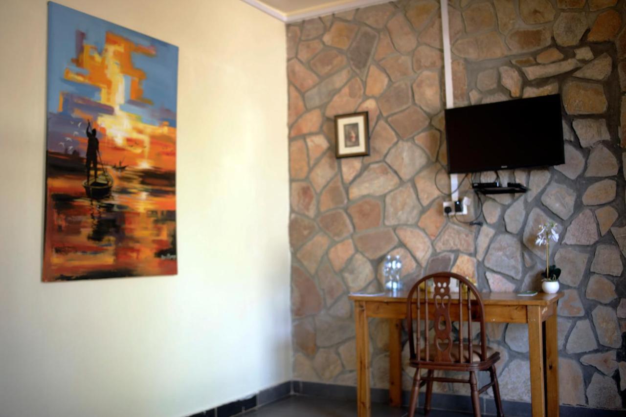 Entebbe Palm Hotel Extérieur photo