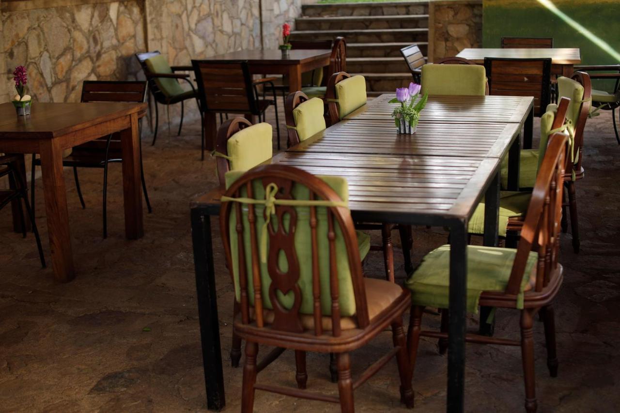Entebbe Palm Hotel Extérieur photo