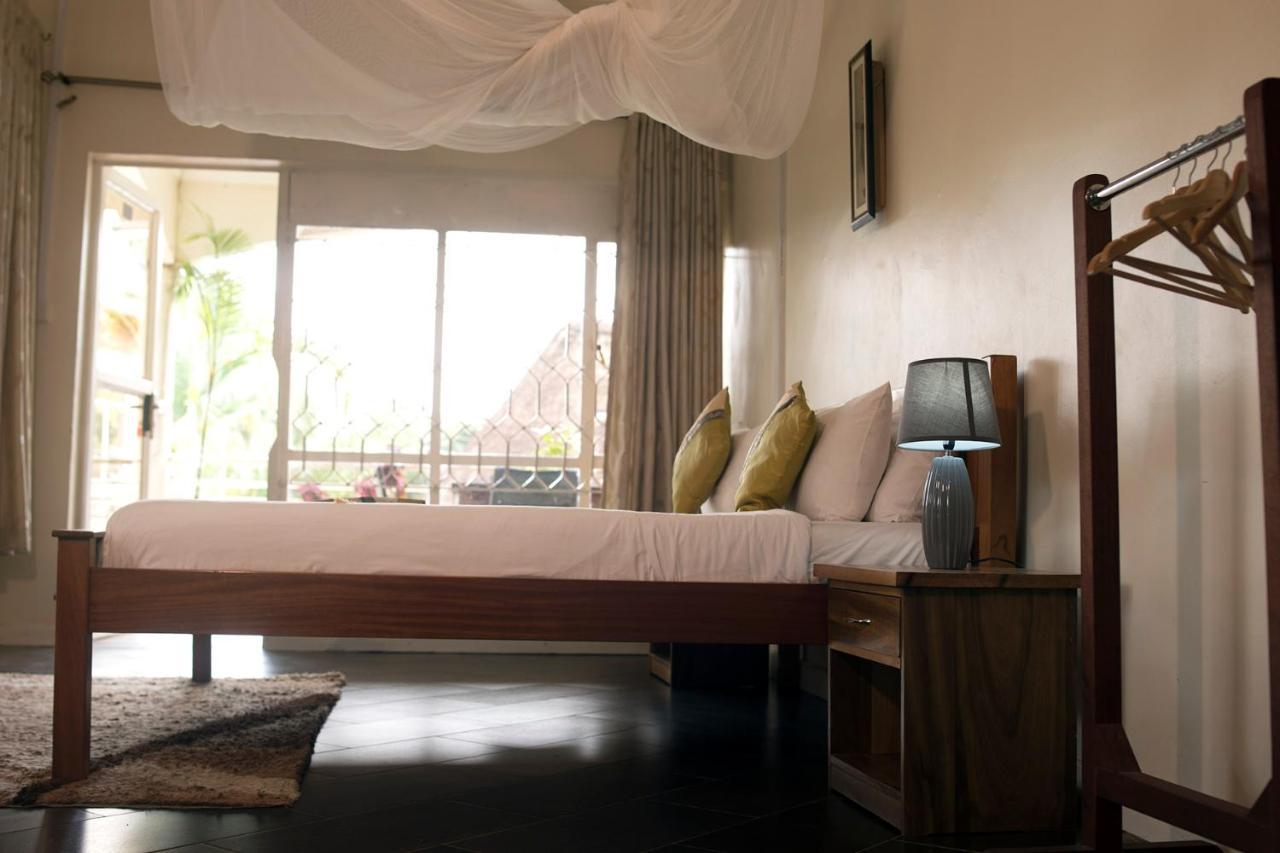 Entebbe Palm Hotel Extérieur photo