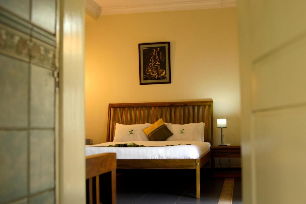 Entebbe Palm Hotel Extérieur photo