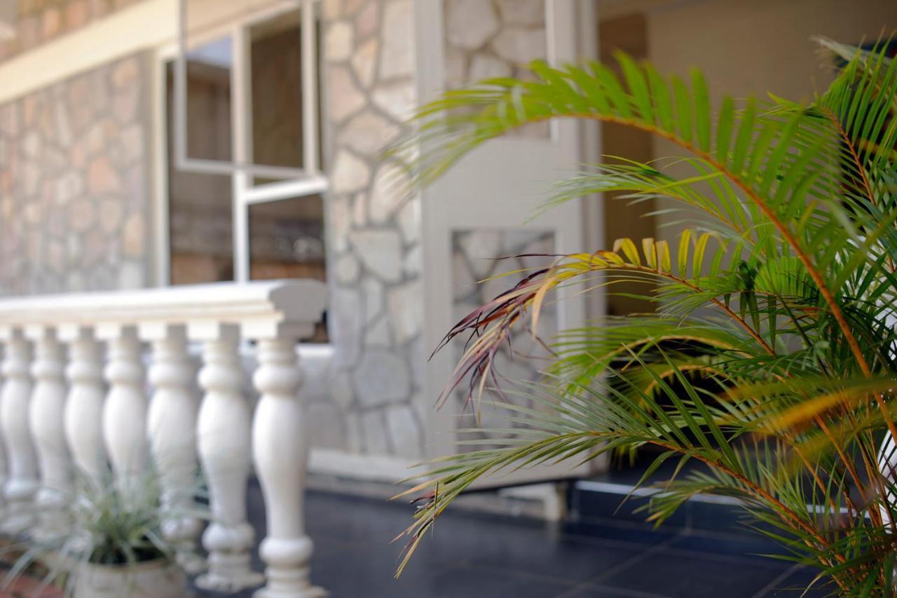 Entebbe Palm Hotel Extérieur photo